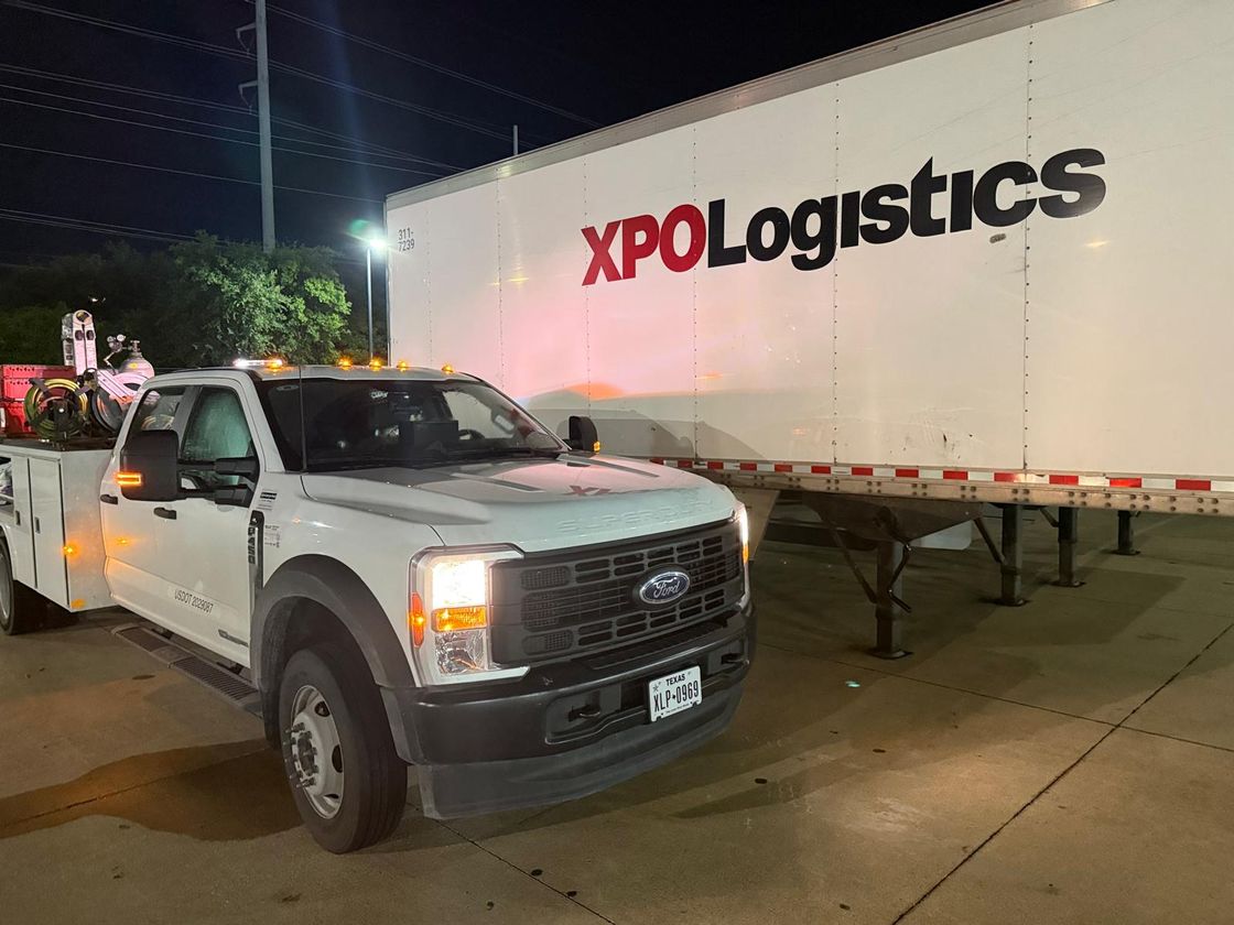 Legacy Fleet service truck on an overnight call for an XPO Logistics trailer in DFW